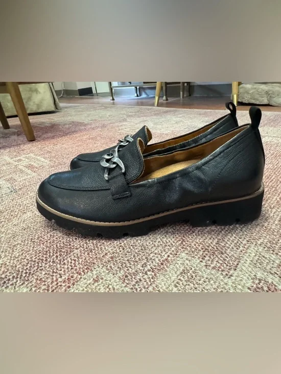 Vionic Cynthia chunky black loafer silver chain accent cinched heel  size 9 - Picture 3 of 9